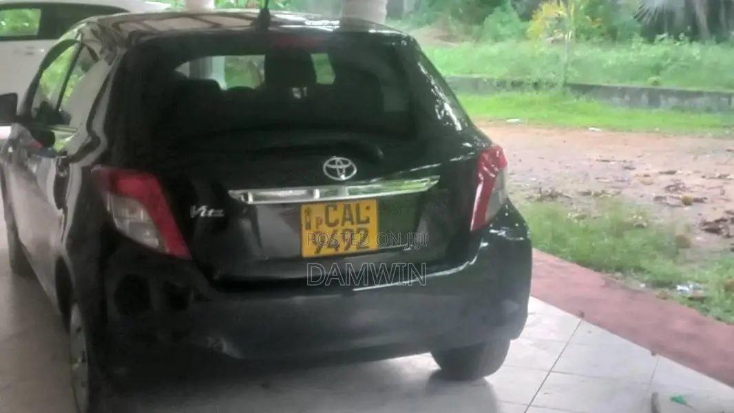 Toyota Vitz 2013 Car (Used)