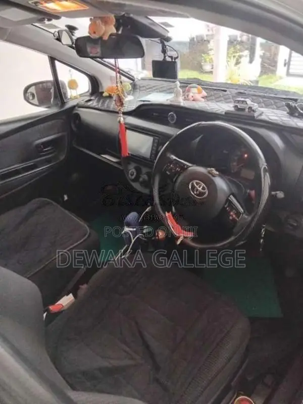Toyota Vitz 2017 Car (Used)