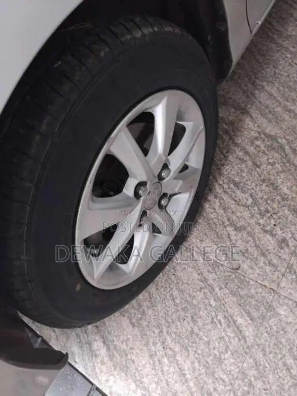 Toyota Vitz 2017 Car (Used)