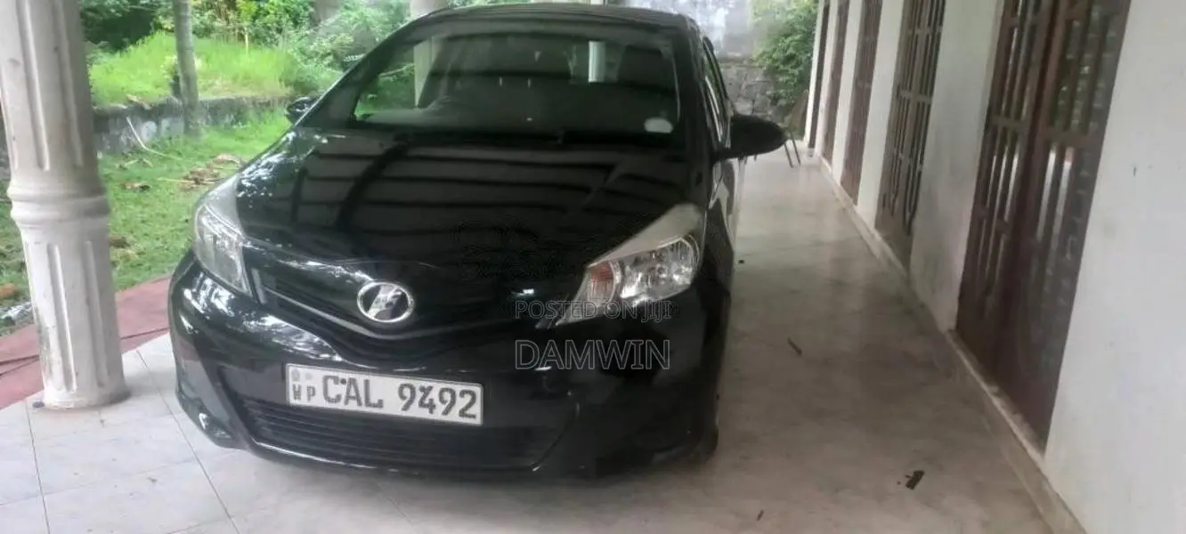 Toyota Vitz 2013 Car (Used)