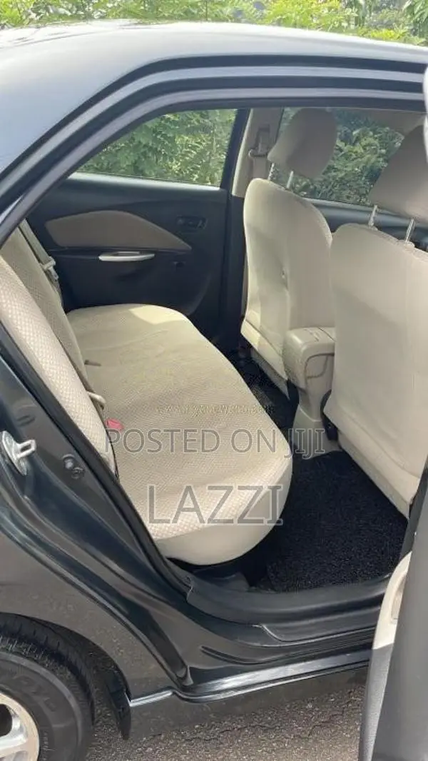 Toyota Belta 2009 Car (Used)