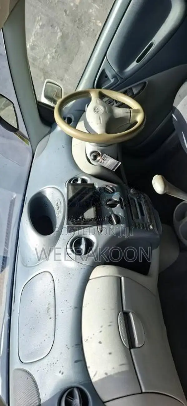 Toyota Vitz 2001 Car (Used)