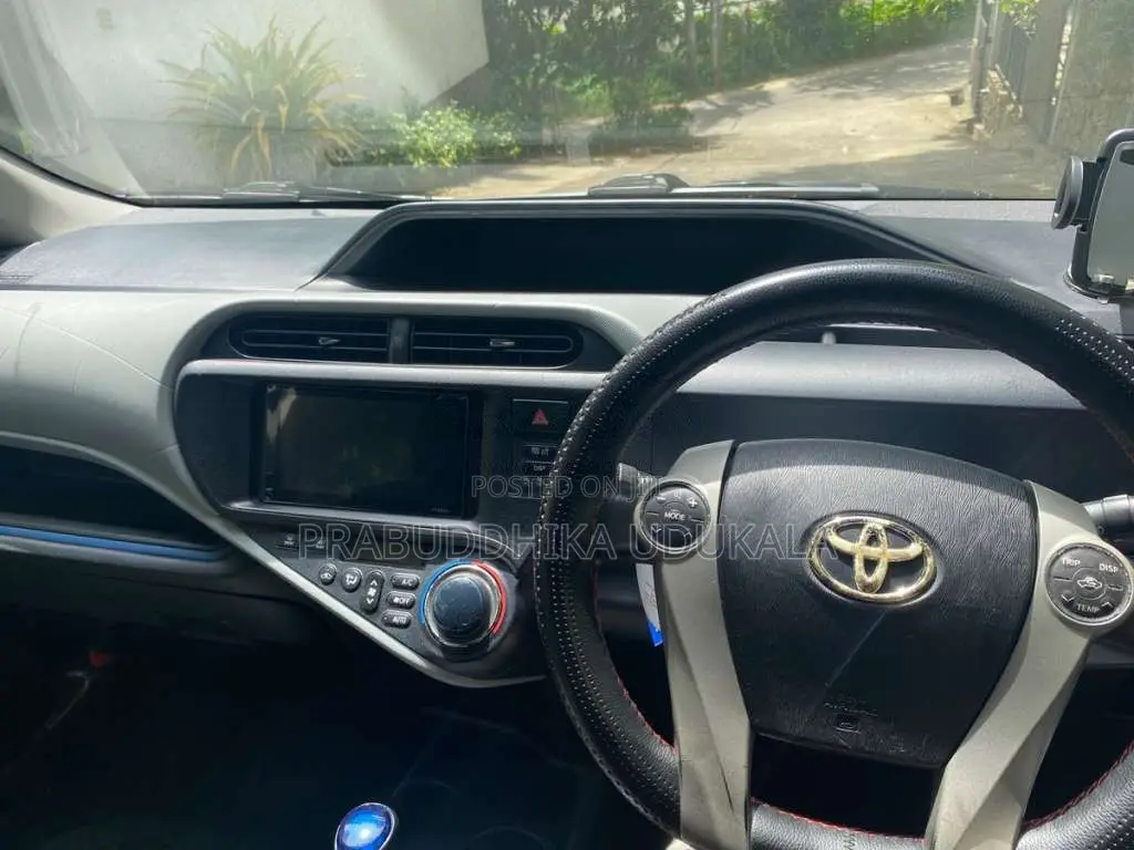 Toyota Aqua 2014 Car (Used)