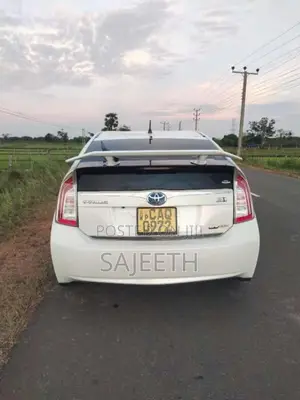 Toyota Prius G Touring 2014 Car (Used)