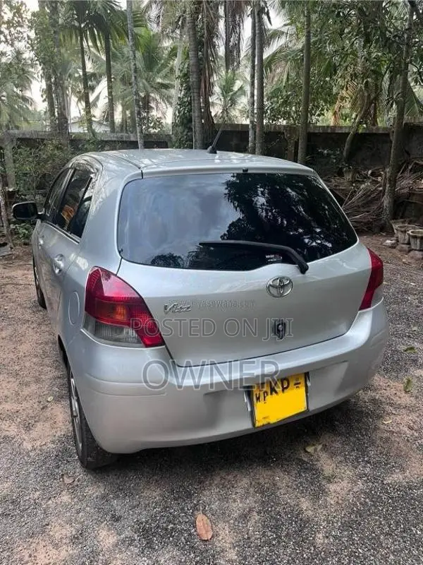 Toyota Vitz 2009 Car (Used)