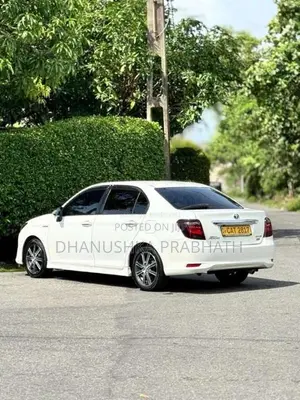 Toyota Axio 2016 Car (Used)