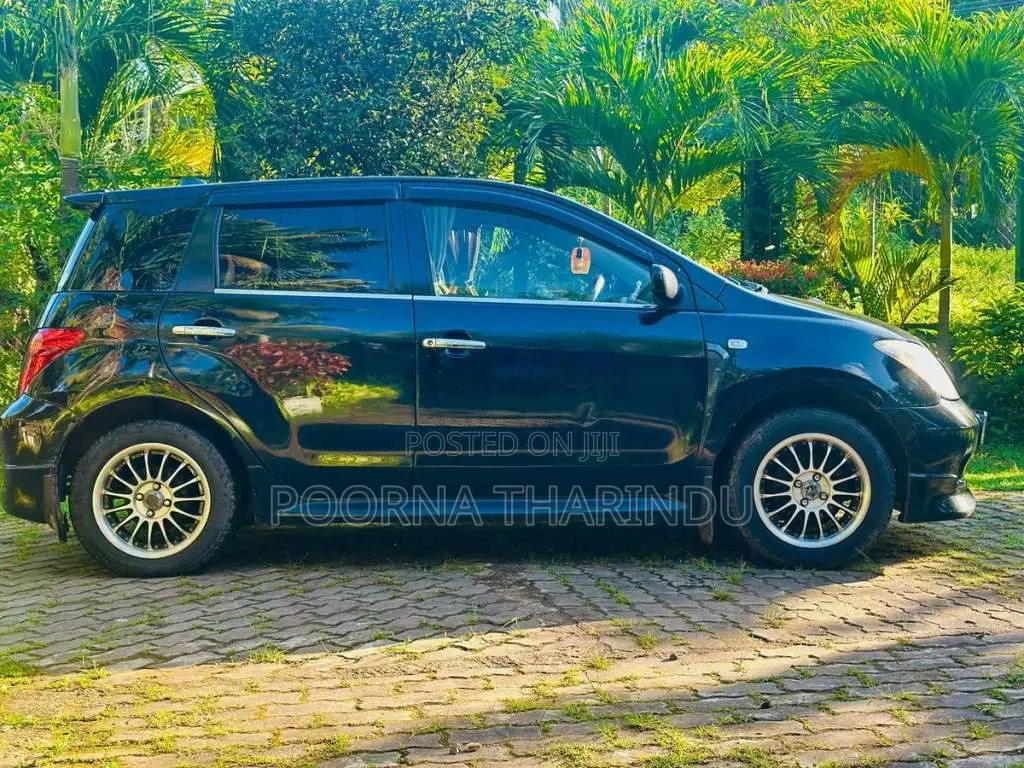 Toyota IST 2004 Car (Used)
