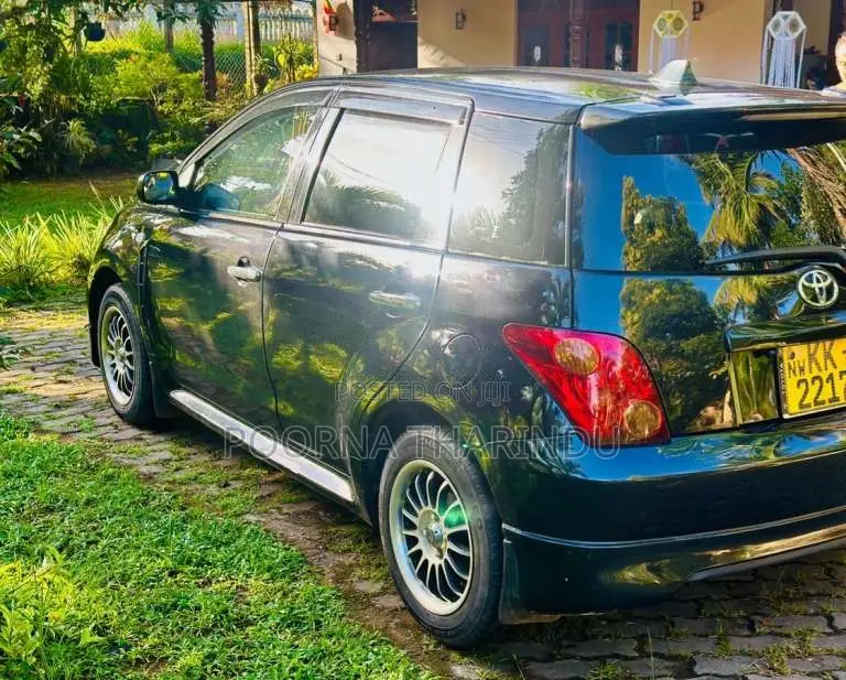 Toyota IST 2004 Car (Used)