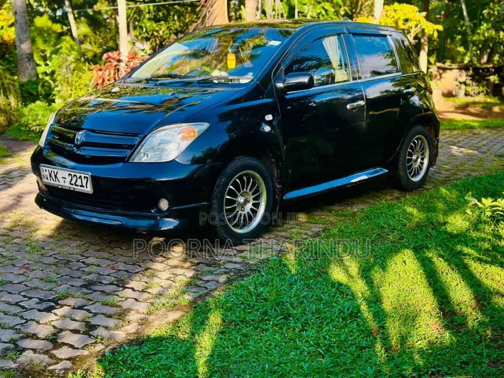 Toyota IST 2004 Car (Used)