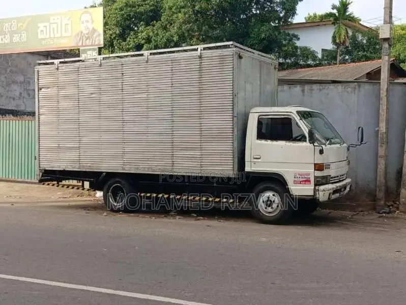 Isuzu NPR 1988 Lorry (Used)
