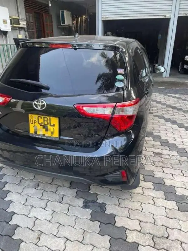 Toyota Vitz 2017 Car (Used)