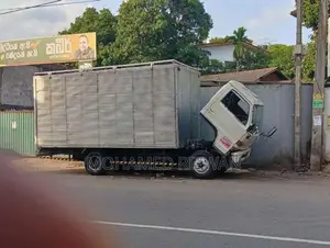 Isuzu NPR 1988 Lorry (Used)