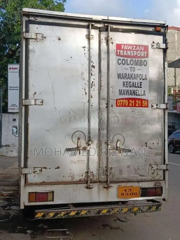 Isuzu NPR 1988 Lorry (Used)