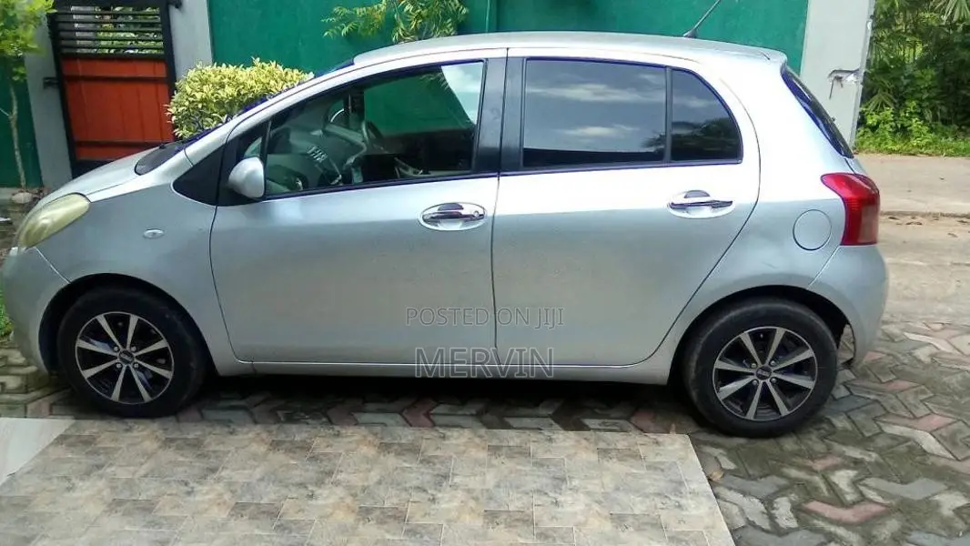 Toyota Vitz 2007 Car (Used)