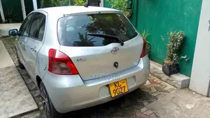 Toyota Vitz 2007 Car (Used)