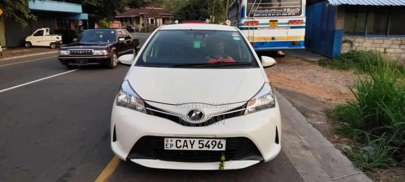 Toyota Vitz 2016 Car (Used)