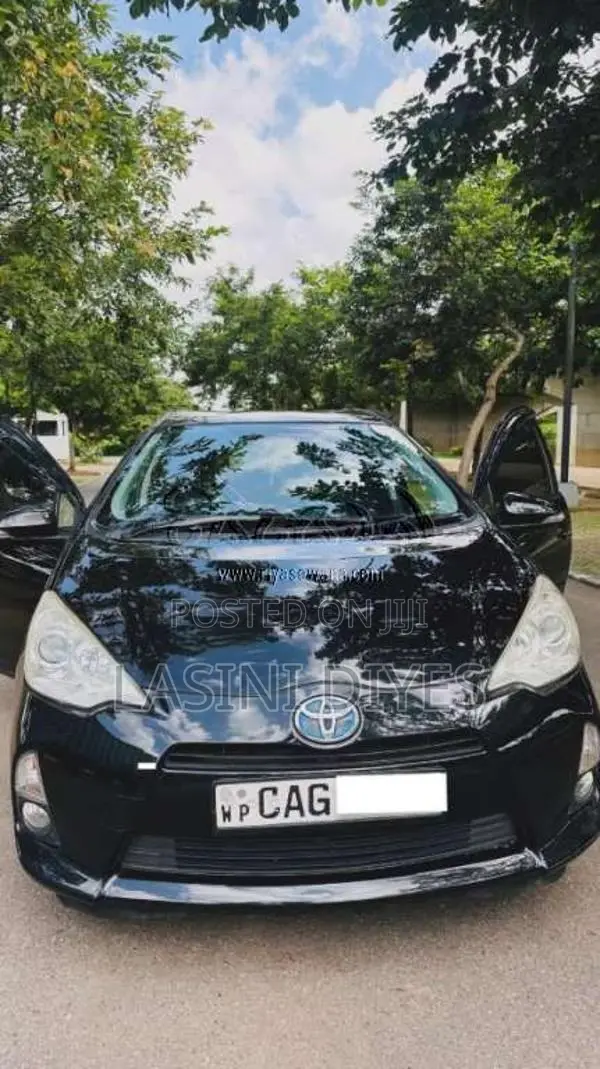 Toyota Aqua 2013 Car (Used)
