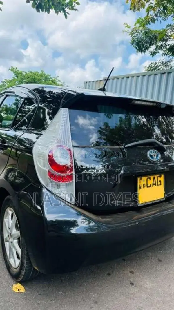 Toyota Aqua 2013 Car (Used)