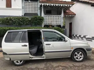 Toyota Corolla Raum 2001 Car (Used)