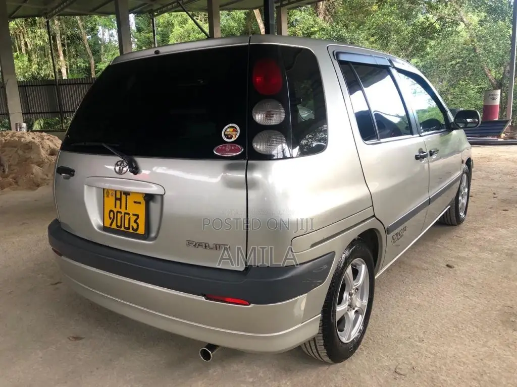 Toyota Corolla Raum 2001 Car (Used)