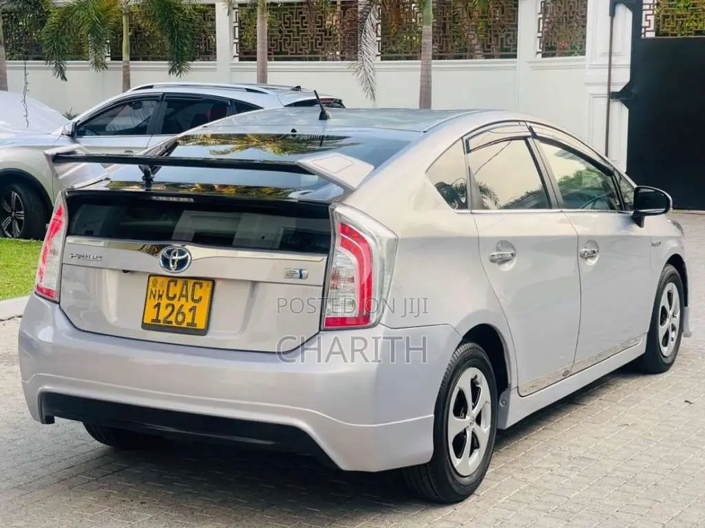 Toyota Prius 2012 Car (Used)