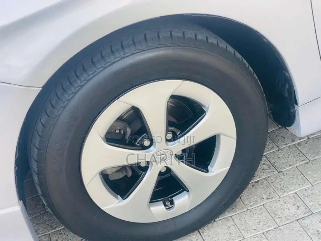Toyota Prius 2012 Car (Used)