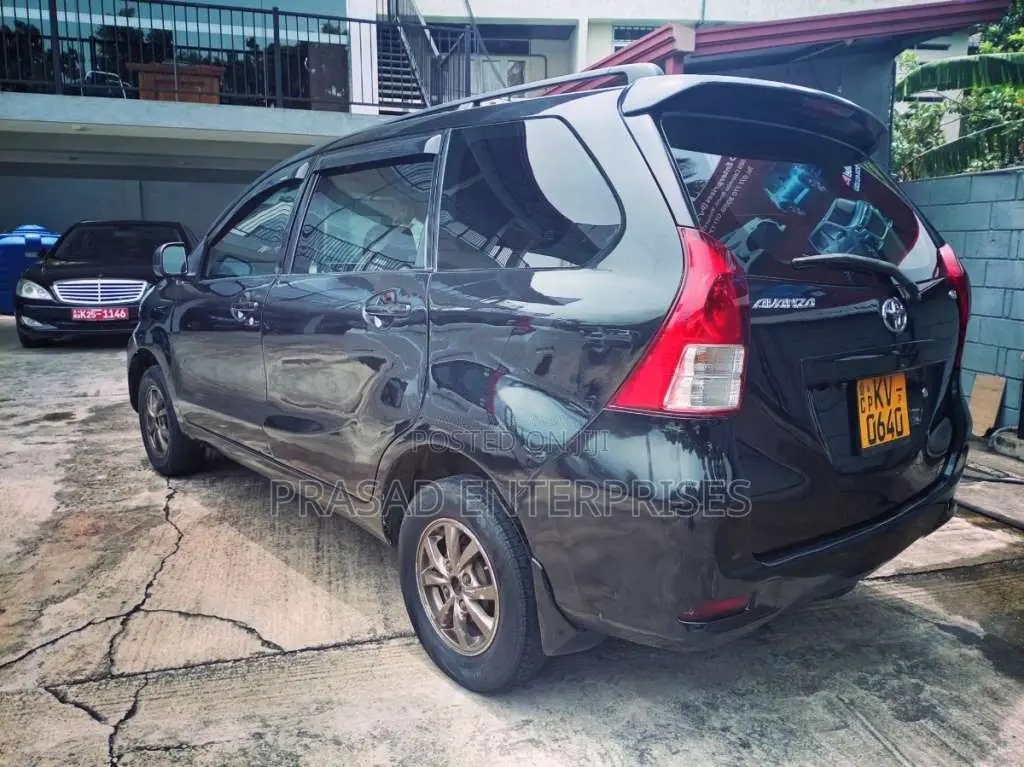Toyota Avanza 2012 Car (Used)