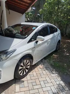 Toyota Prius 2014 Car (Used)