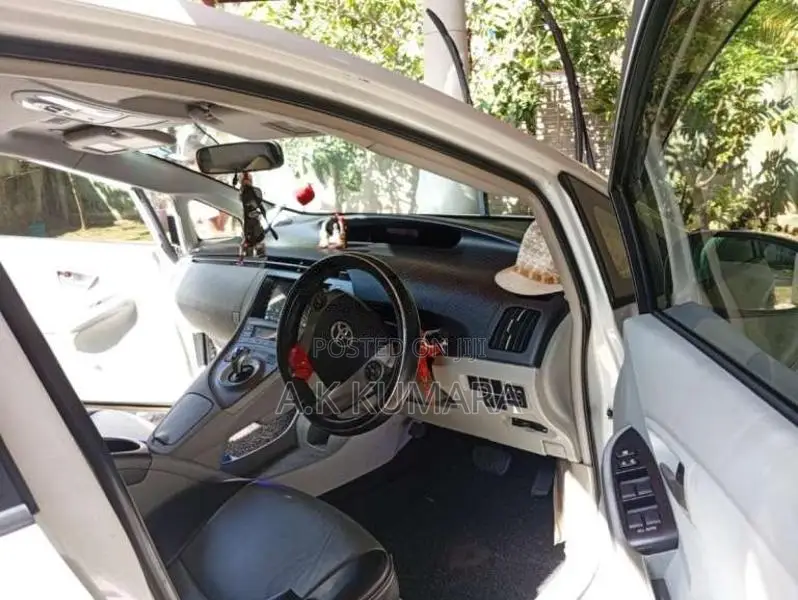 Toyota Prius 2014 Car (Used)