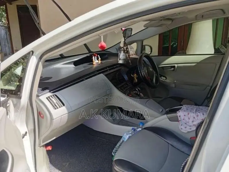 Toyota Prius 2014 Car (Used)