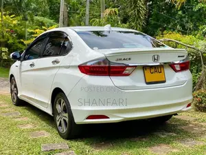 Honda Grace EX 2017 Car (Used)