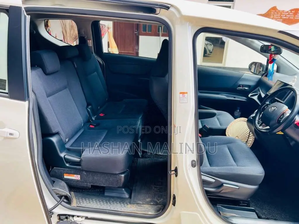 Toyota Sienta 2019 Car (Used)