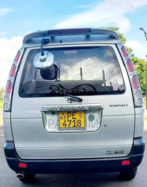 Toyota TownAce 2007 Van (Used)