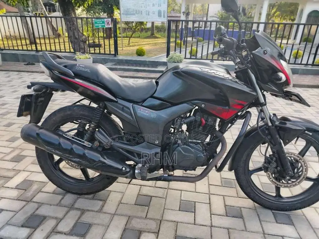 Hero Hunk 2016 Motorbike (Used)