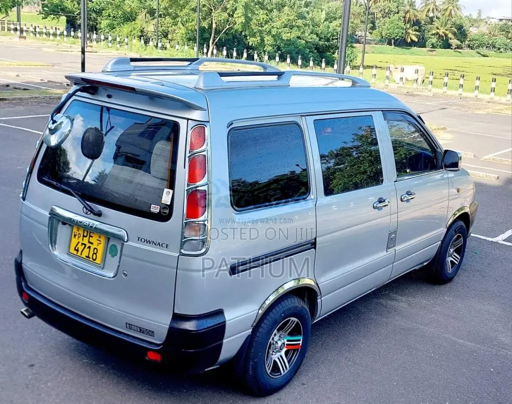 Toyota TownAce 2007 Van (Used)