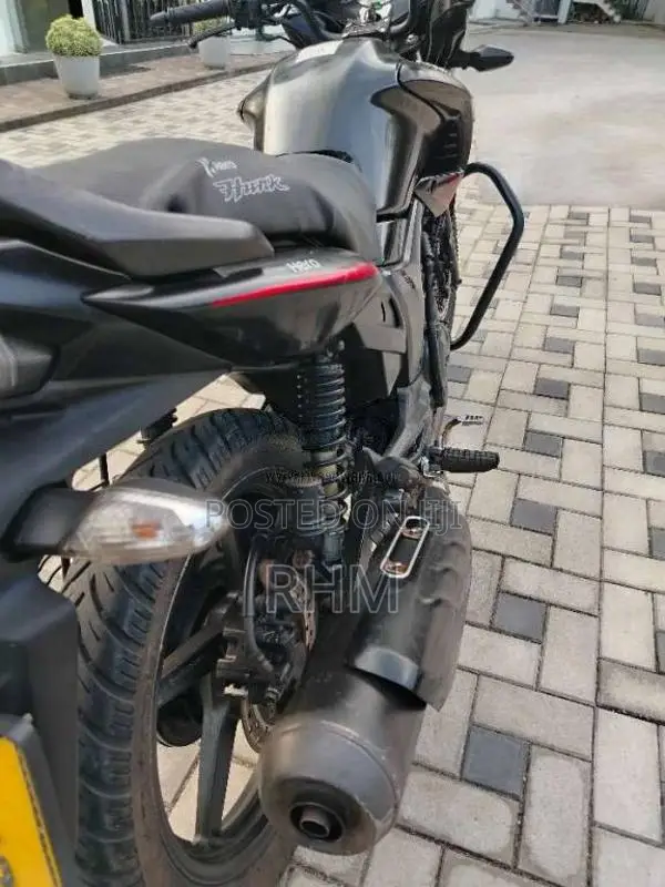 Hero Hunk 2016 Motorbike (Used)