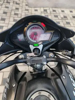 Hero Hunk 2016 Motorbike (Used)