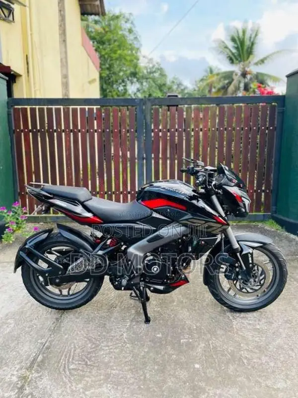 Bajaj Pulsar NS200 2025 Motorbike (Used)