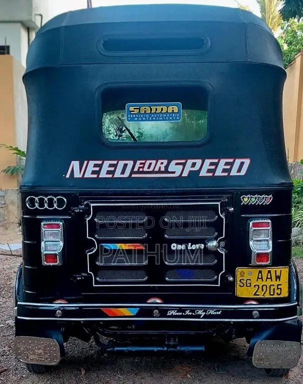 Bajaj 4 Stroke 2015 Three Wheel (Used)