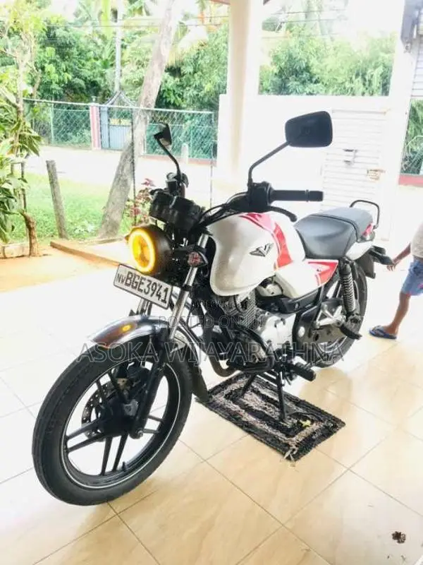 Bajaj V15 2016 Motorbike (Used)