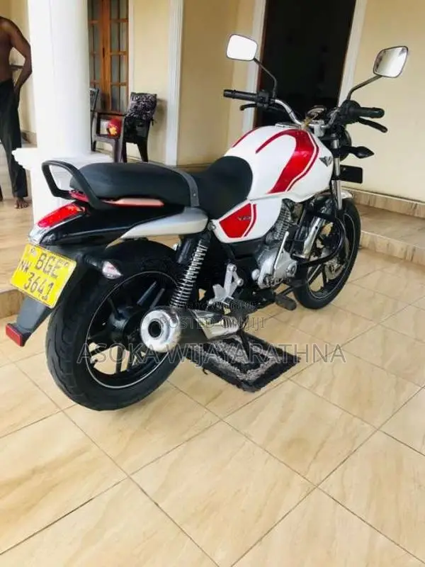 Bajaj V15 2016 Motorbike (Used)