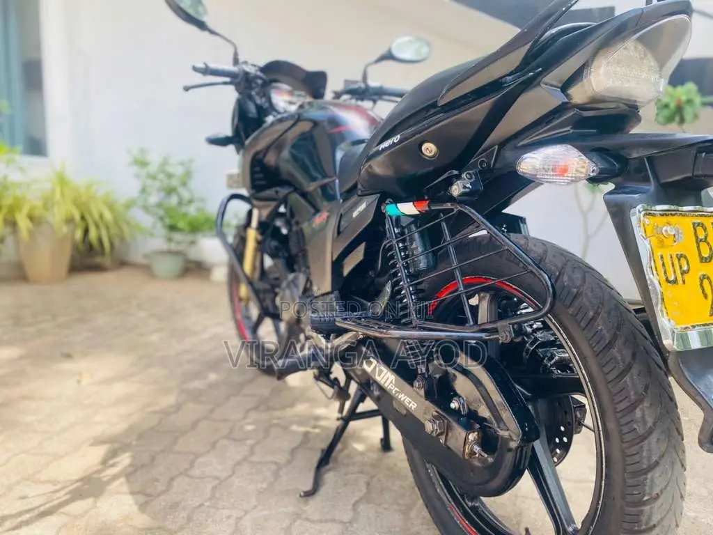 Hero Hunk 2014 Motorbike (Used)