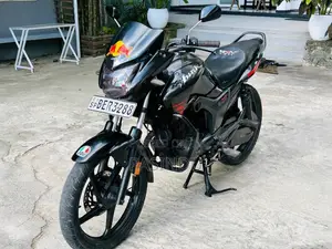 Hero Hunk 2016 Motorbike (Used)