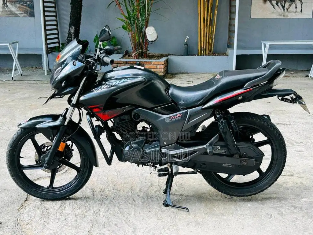 Hero Hunk 2016 Motorbike (Used)