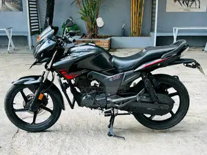 Hero Hunk 2016 Motorbike (Used)