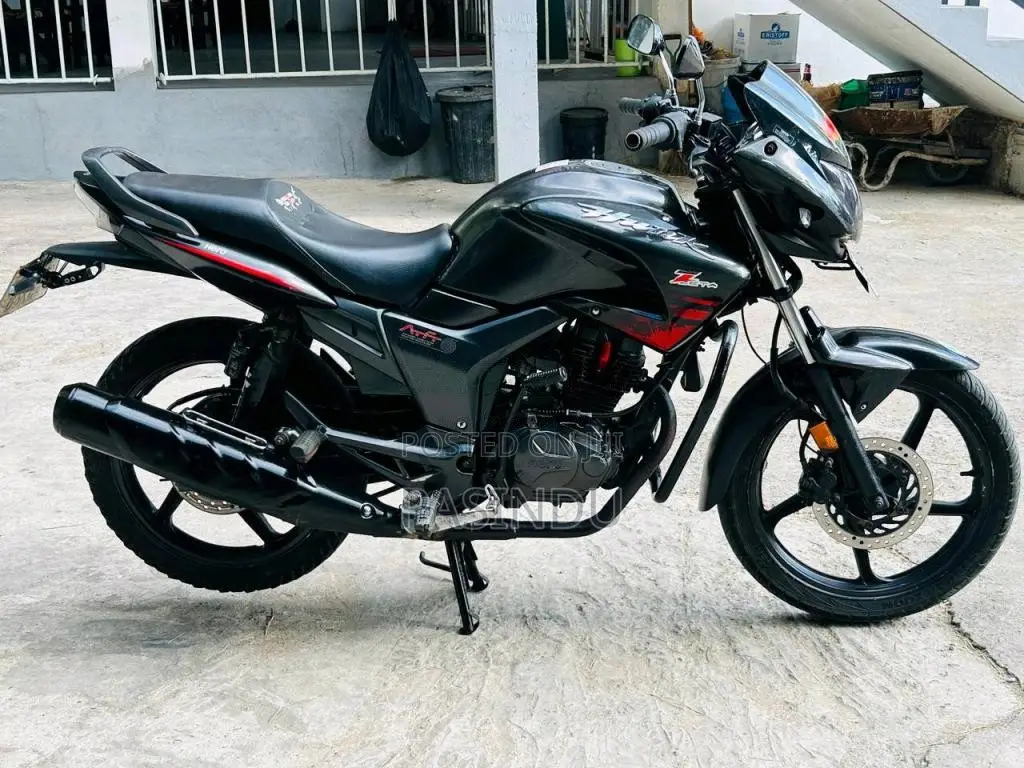 Hero Hunk 2016 Motorbike (Used)