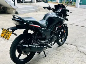 Hero Hunk 2016 Motorbike (Used)