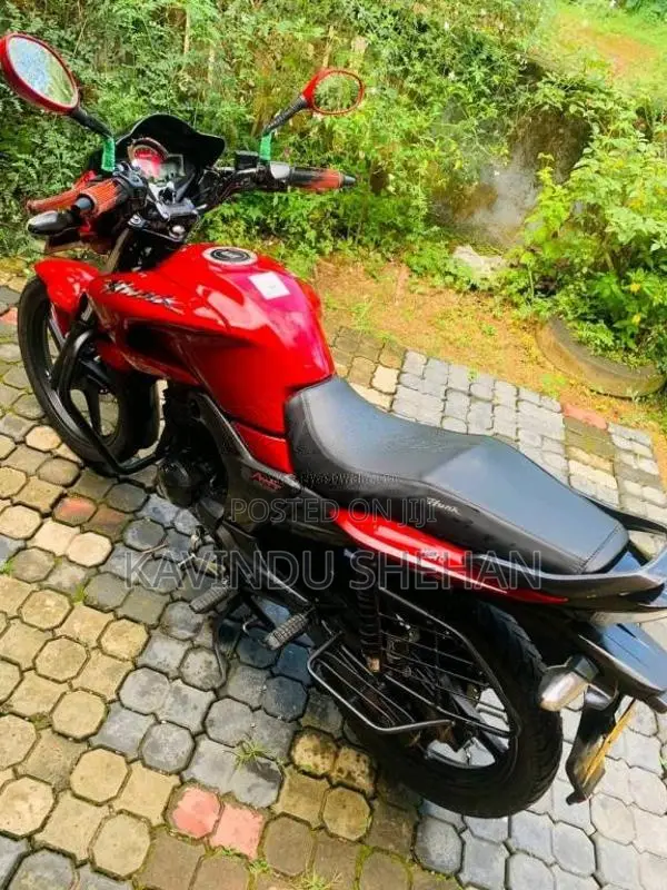 Hero Hunk 2016 Motorbike (Used)