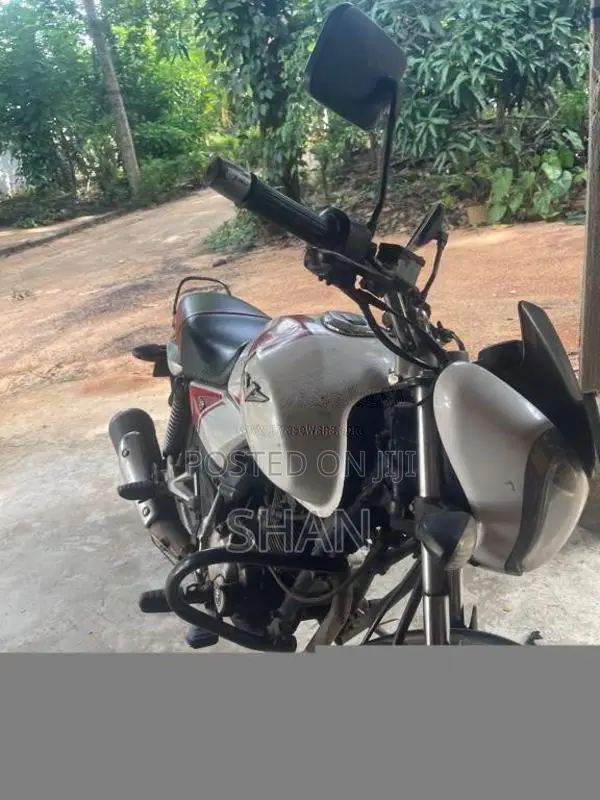Bajaj V15 2016 Motorbike (Used)