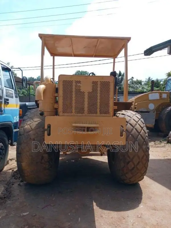 CAT Caterpillar 2000 Heavy-Duty (Used)